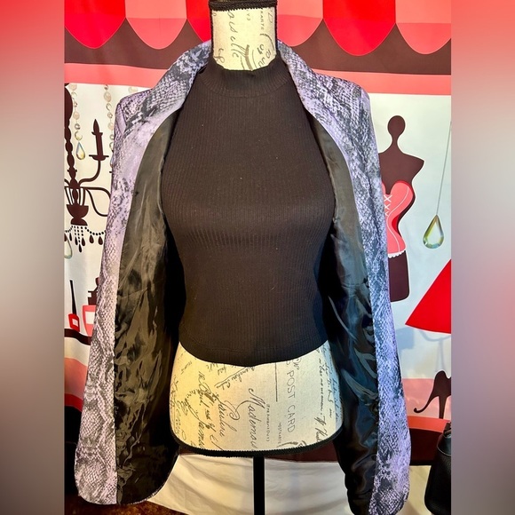 Boohoo Snake Skin Print Purple Blazer Women’s Size 10 EUC!​​​ - Picture 6 of 7